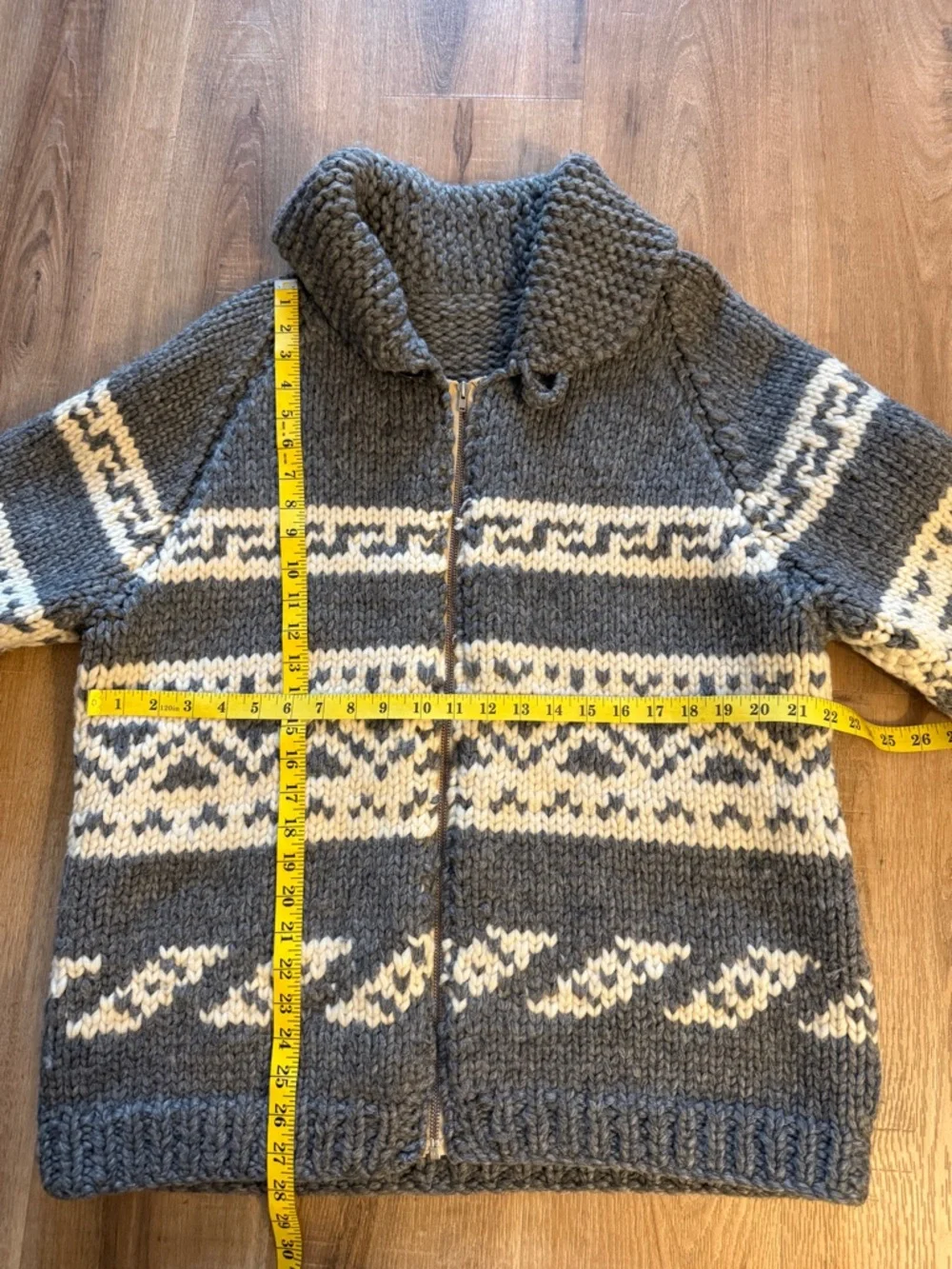 Vintage Grey Cream Cowichan Wool Caridgan Sweater Thick L - Picture 4 of 5